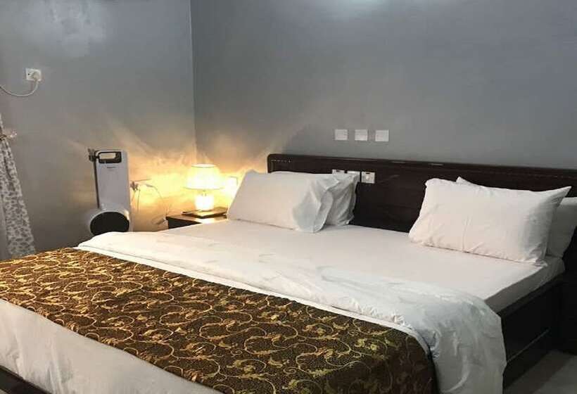 هتل Jim Eddy Suites