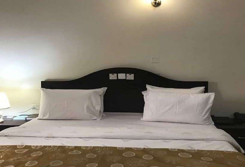 هتل Jim Eddy Suites