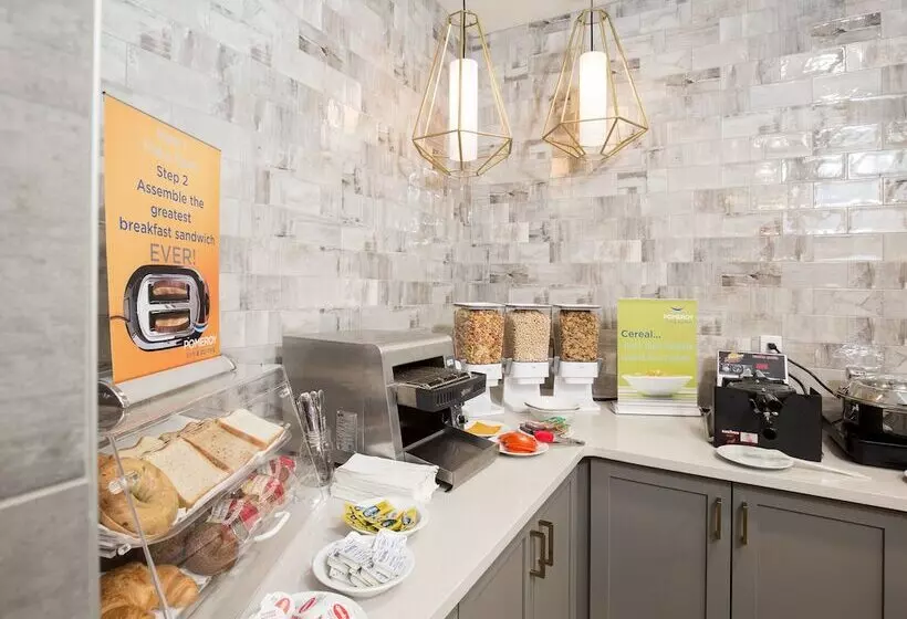 هتل Pomeroy Inn & Suites Prince George