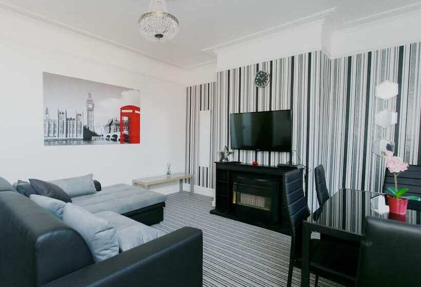 هاستل Mies De Villa