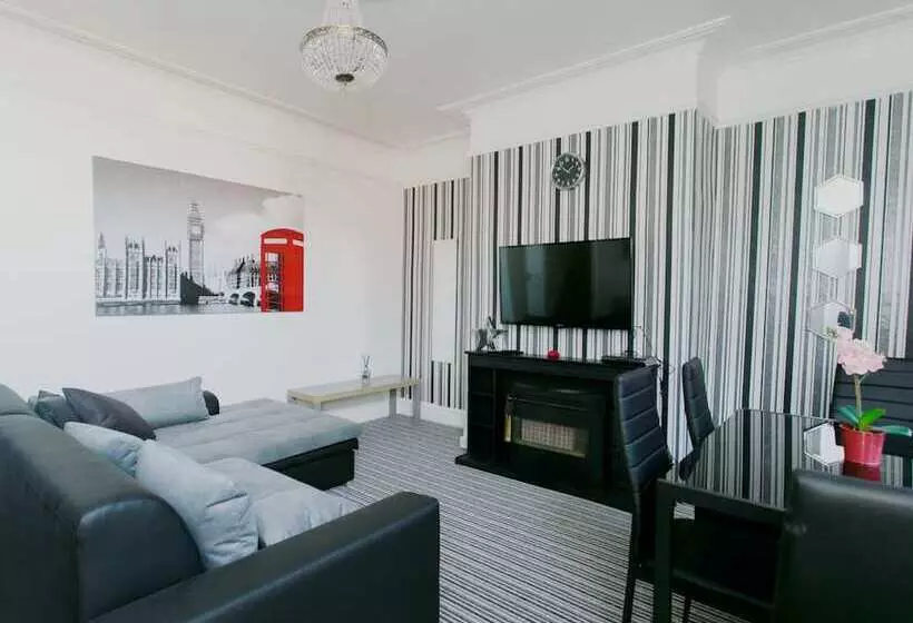 هاستل Mies De Villa