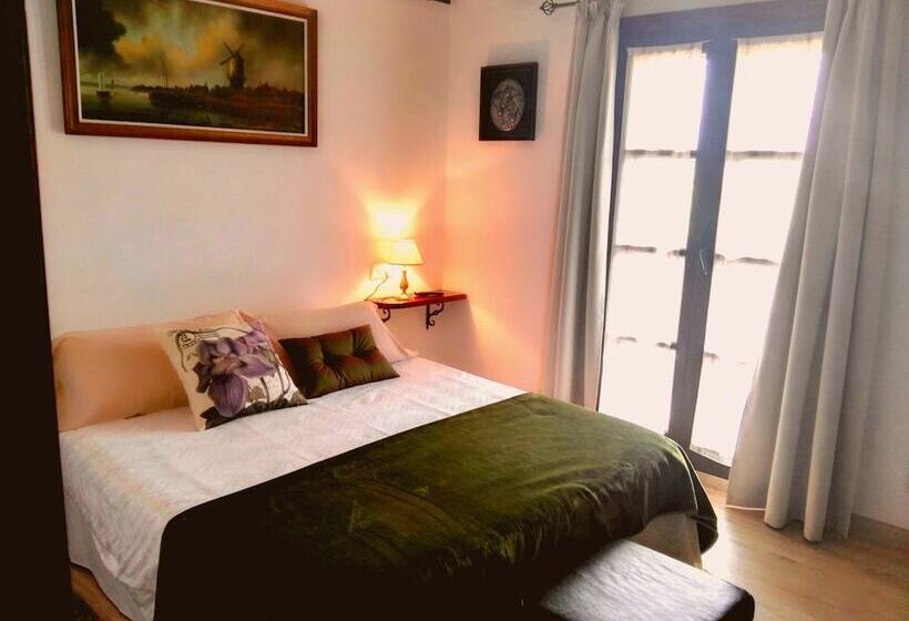 هاستل Mies De Villa