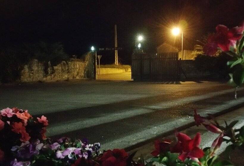 هاستل Mies De Villa