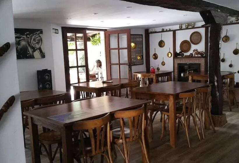 هاستل Mies De Villa