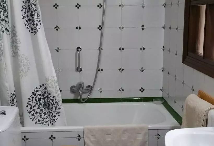 هاستل Mies De Villa