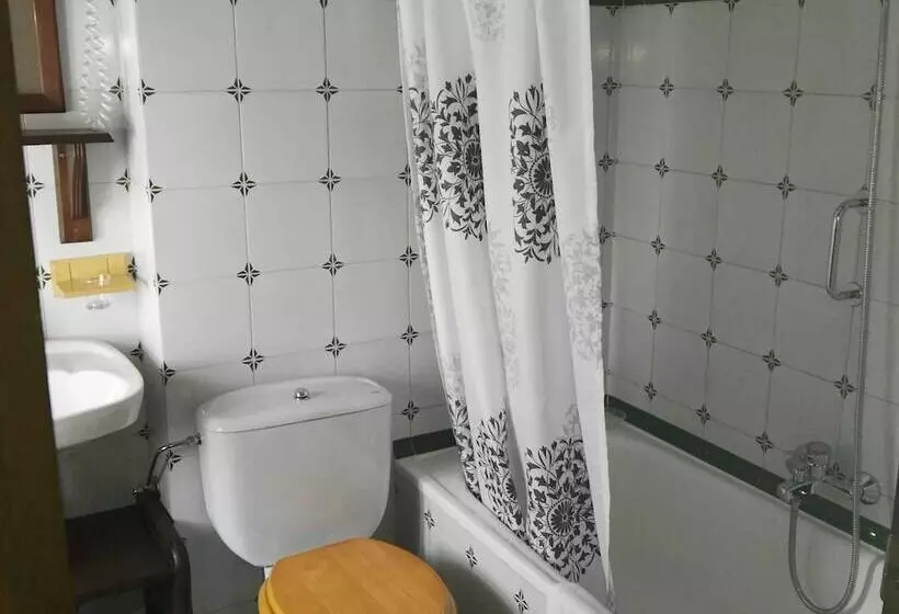 هاستل Mies De Villa