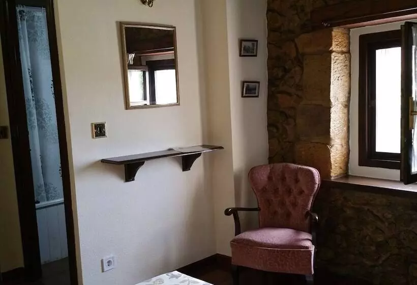 هاستل Mies De Villa