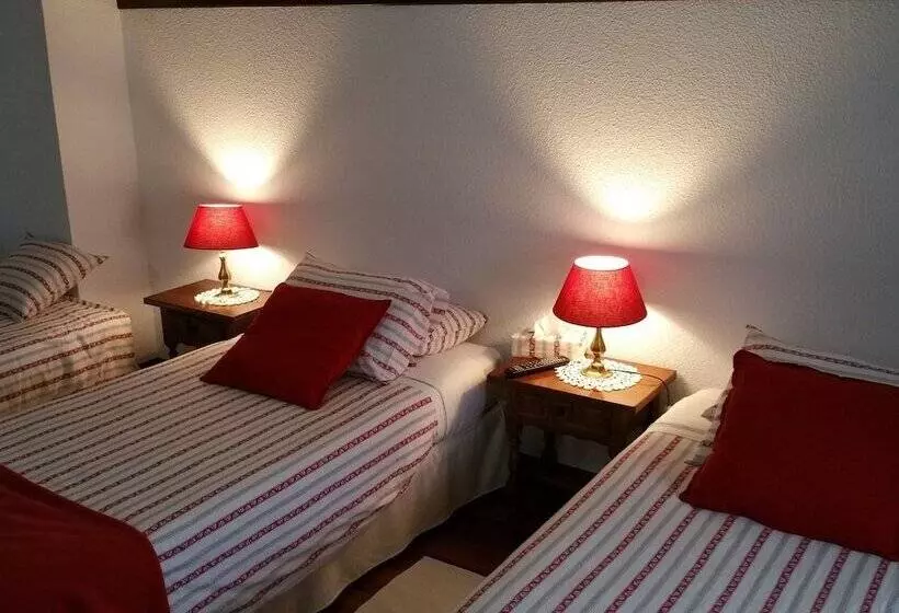 هاستل Mies De Villa