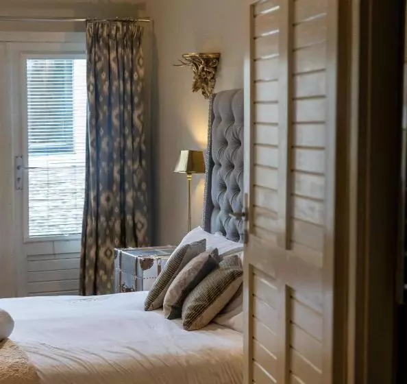 ホテル The Lower Buck Inn