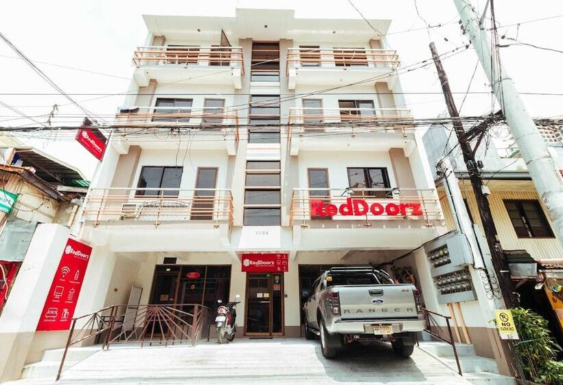 Пансион Reddoorz Near Little Tokyo Makati