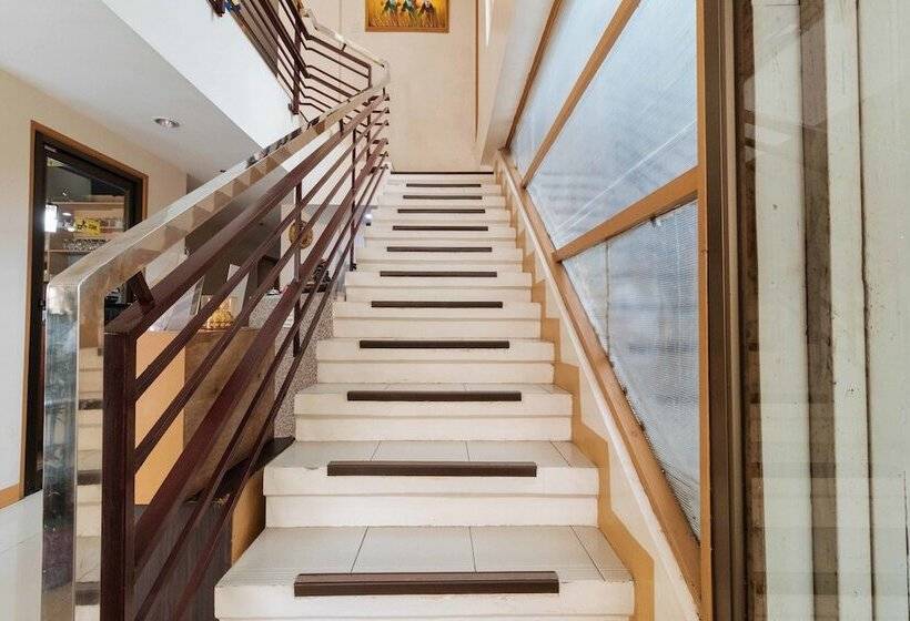 Пансион Reddoorz Near Little Tokyo Makati