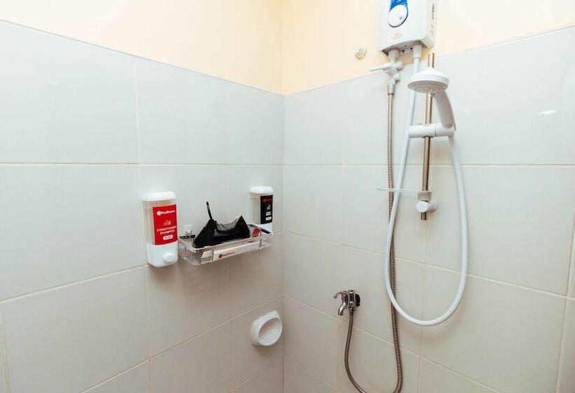 Пансион Reddoorz Near Little Tokyo Makati