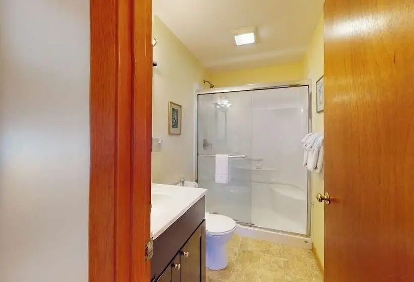 Charming Abode With Water Views, Updated Kitchen, & Internet Dog Friendly