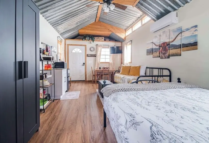 Hill Country Cabin 1