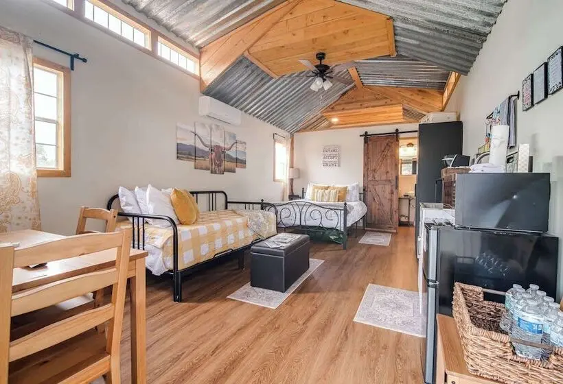Hill Country Cabin 1