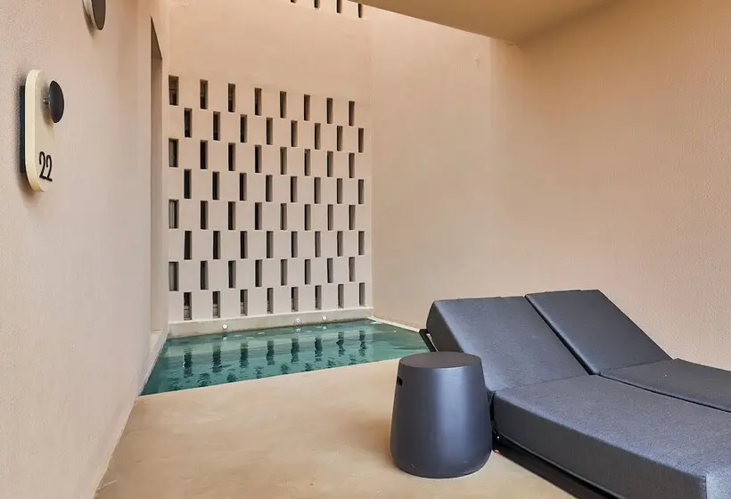 ホテル Enorme Eos Santorini