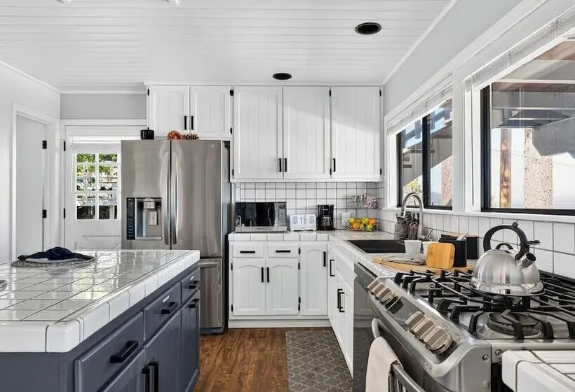 North Shore Chalet By Avantstay Lakefront + Private Dock + Beach Hiking + Trails