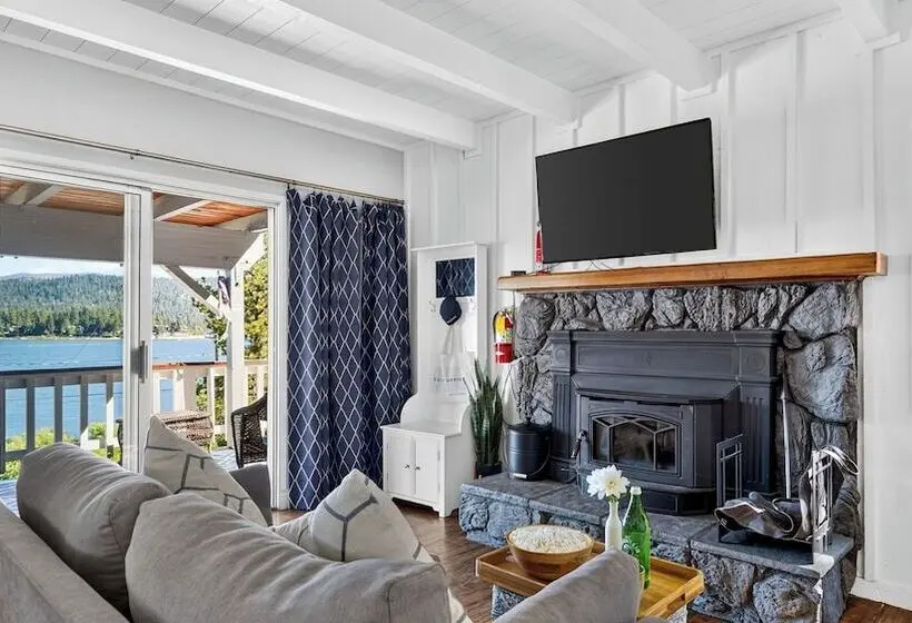 North Shore Chalet By Avantstay Lakefront + Private Dock + Beach Hiking + Trails