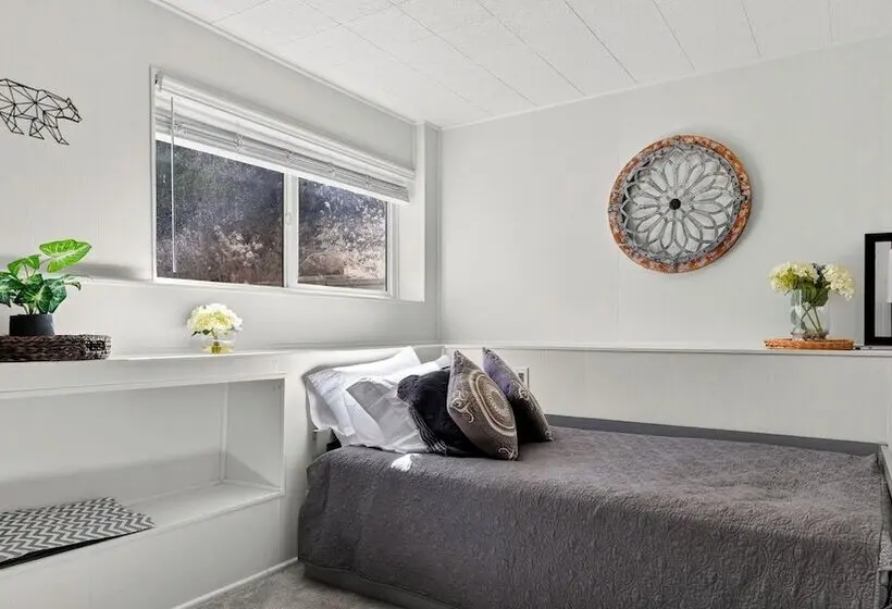 North Shore Chalet By Avantstay Lakefront + Private Dock + Beach Hiking + Trails
