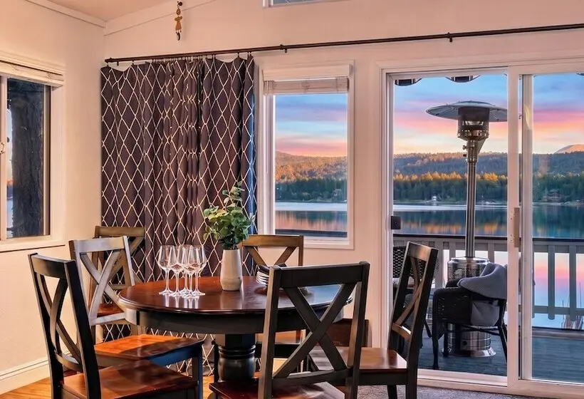 North Shore Chalet By Avantstay Lakefront + Private Dock + Beach Hiking + Trails