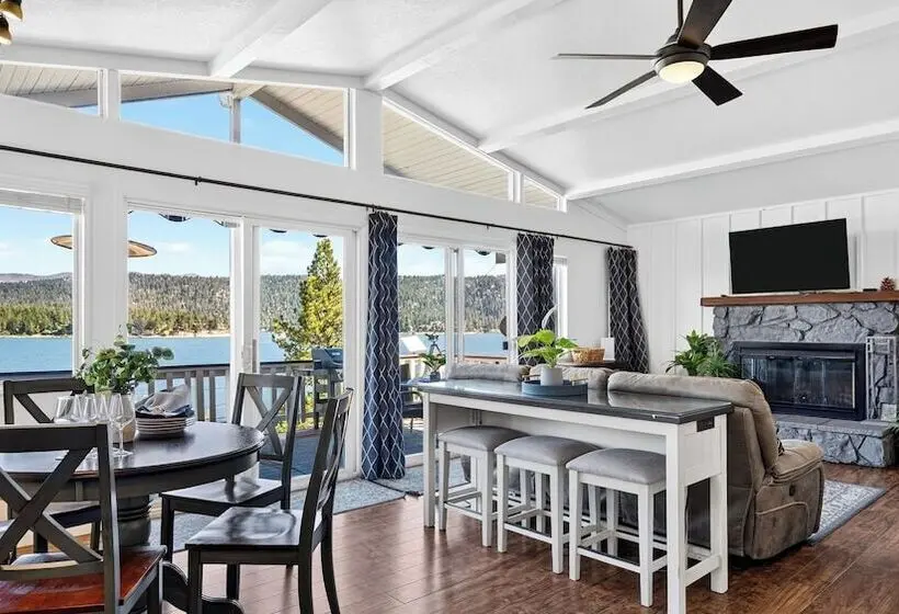 North Shore Chalet By Avantstay Lakefront + Private Dock + Beach Hiking + Trails
