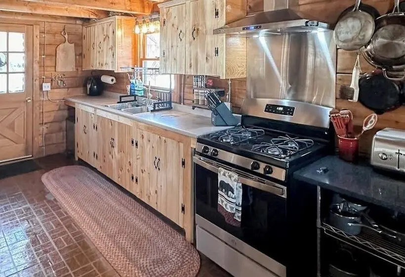 Cozy Log Cabin W/ Deck, Bbq Grill & Outdoor Firepit On Lower Wilson Pond