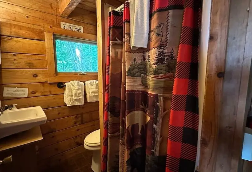 Cozy Log Cabin W/ Deck, Bbq Grill & Outdoor Firepit On Lower Wilson Pond