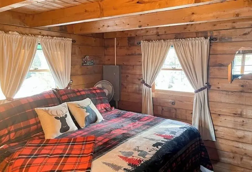Cozy Log Cabin W/ Deck, Bbq Grill & Outdoor Firepit On Lower Wilson Pond