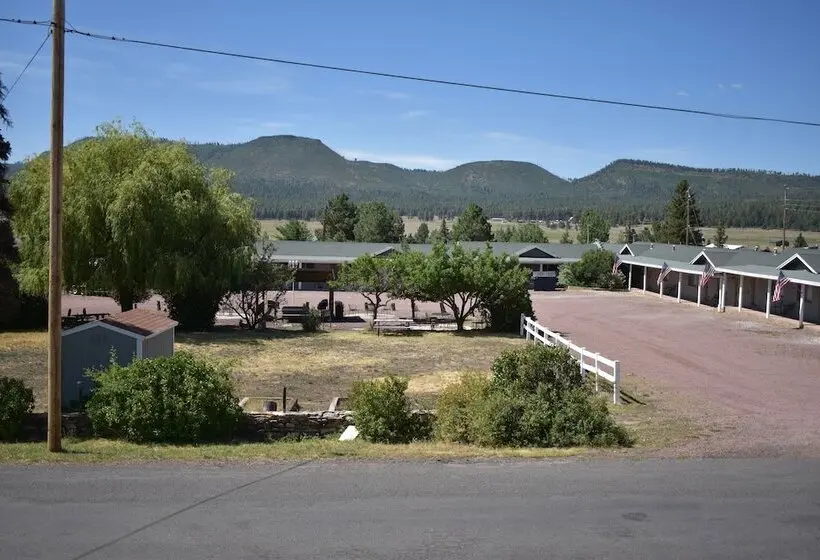 ホテル Alpine Adventures Inn