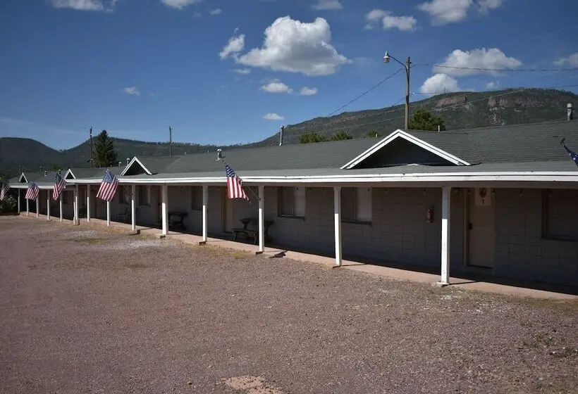 ホテル Alpine Adventures Inn