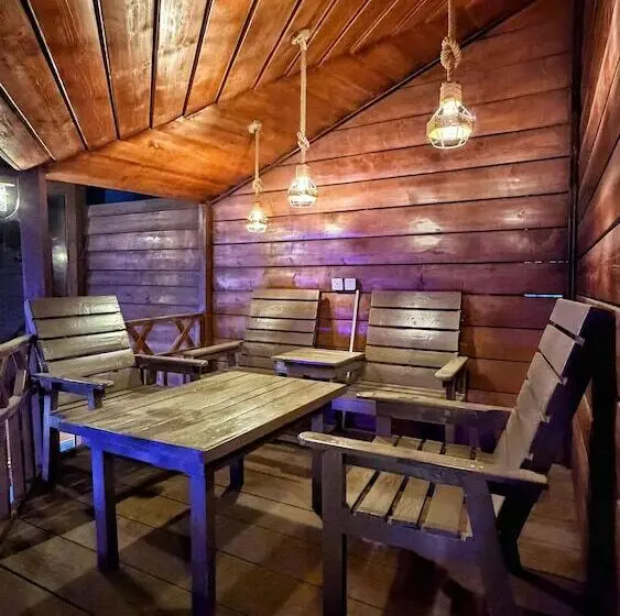 Jakarta Hotel Huts