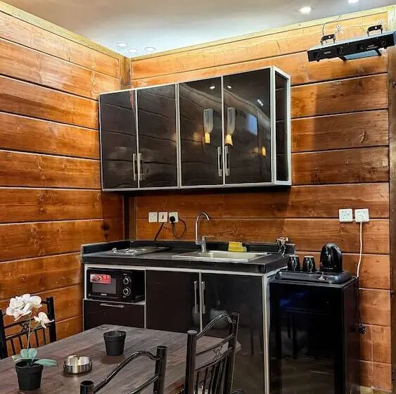 Jakarta Hotel Huts