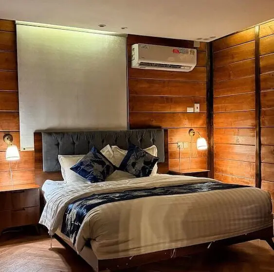Jakarta Hotel Huts