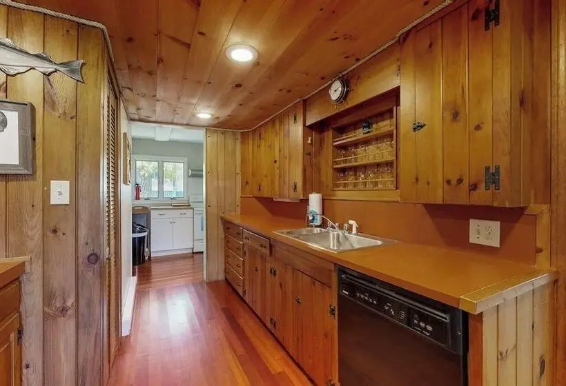 Ocean Point Colony Home W/ Sunroom & Sweeping Ocean Views, Dog Friendly
