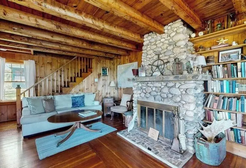 Ocean Point Colony Home W/ Sunroom & Sweeping Ocean Views, Dog Friendly
