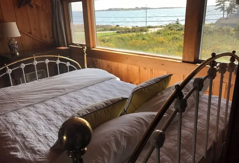 Ocean Point Colony Home W/ Sunroom & Sweeping Ocean Views, Dog Friendly