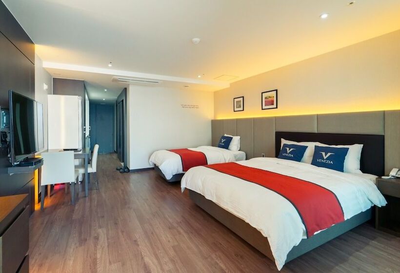 Venezia Hotel And Resort