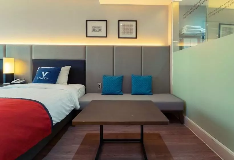 Venezia Hotel And Resort