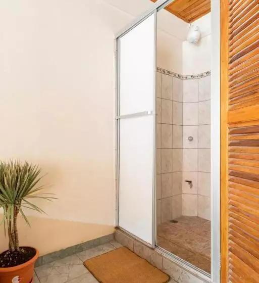 Majatalo Cocobolo Surf Hotel & School