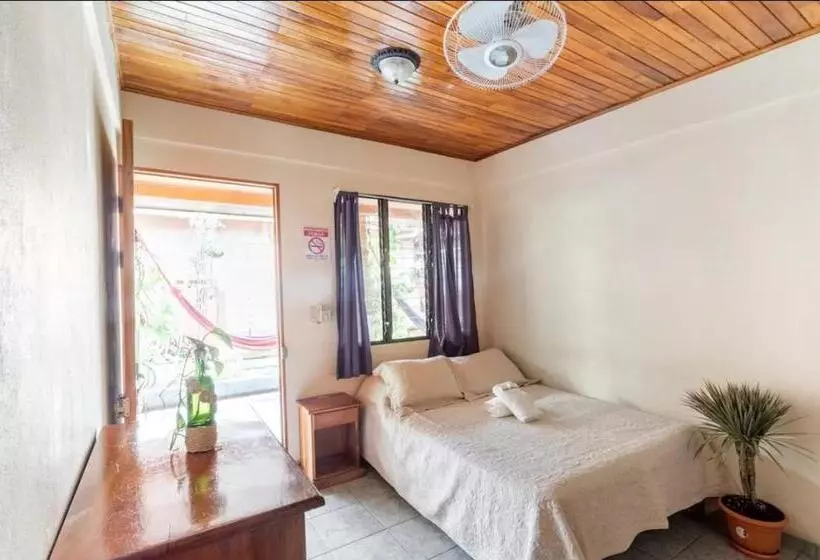 Majatalo Cocobolo Surf Hotel & School
