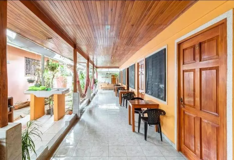 Majatalo Cocobolo Surf Hotel & School