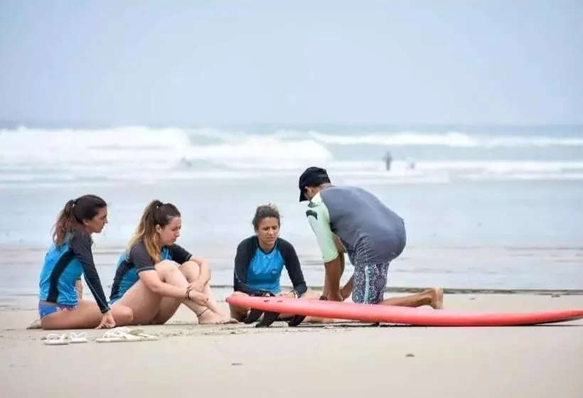 Majatalo Cocobolo Surf Hotel & School