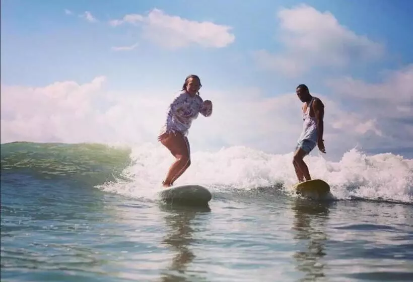 Majatalo Cocobolo Surf Hotel & School