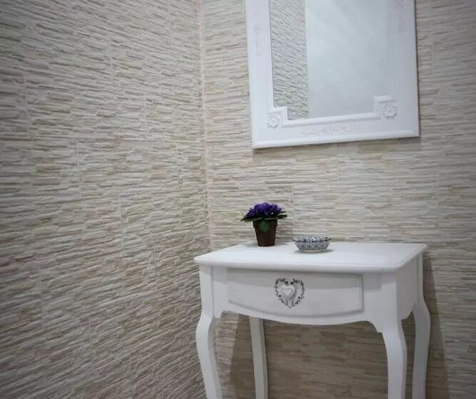 تختخواب و صبحانه Central Apartments