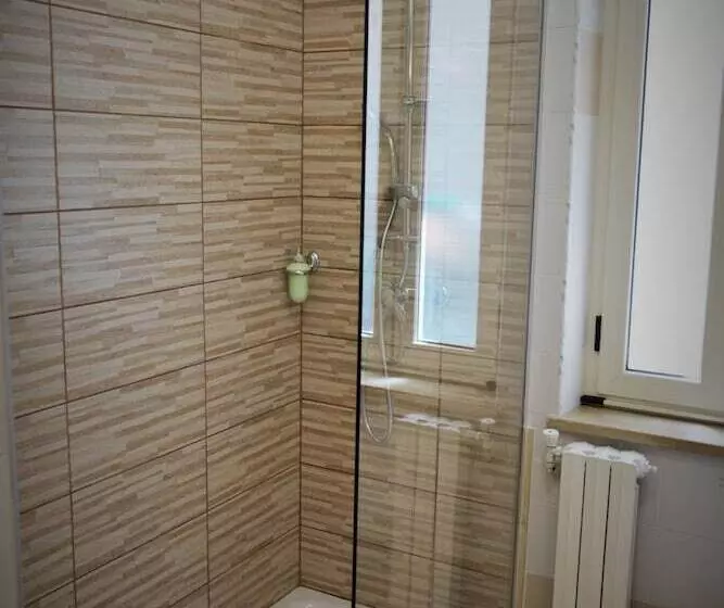 تختخواب و صبحانه Central Apartments