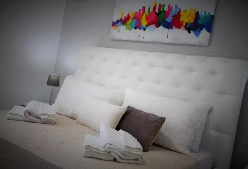 تختخواب و صبحانه Central Apartments