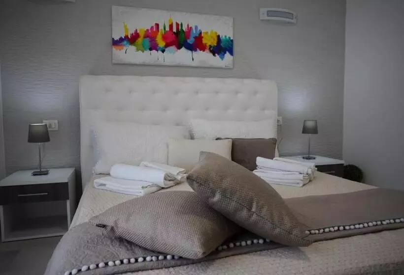 تختخواب و صبحانه Central Apartments