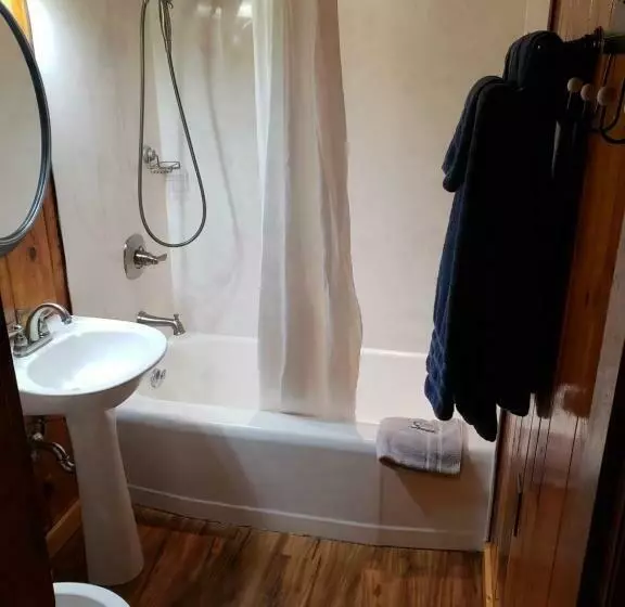 Marshall's Creek Rest Motel