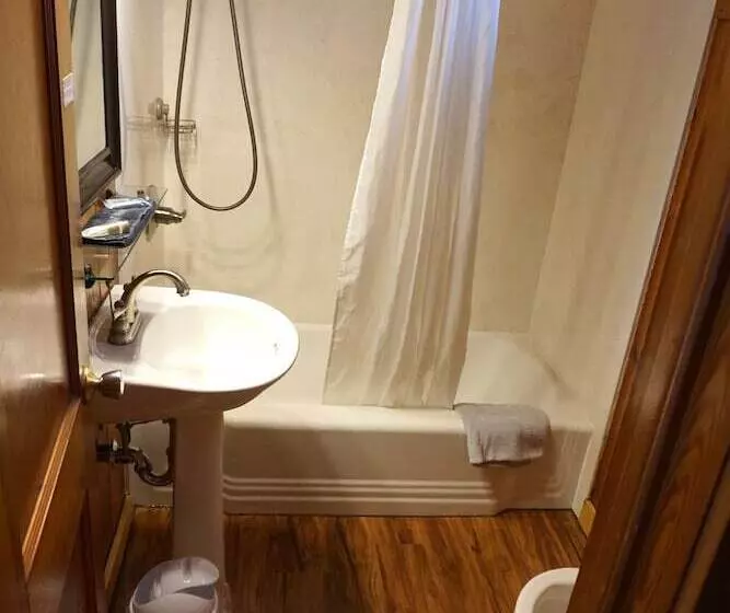 Marshall's Creek Rest Motel