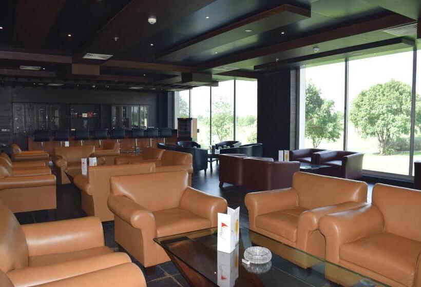 استراحتگاه Defence Raya Golf & Country Club